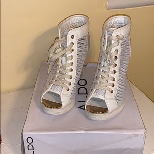 Wedge sneakers